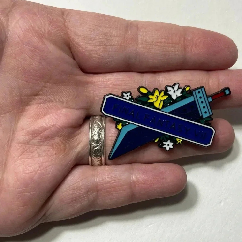 Final Fantasy  VII - Buster Sword Pin 🌼💐🌷🌺 - Picture 4 of 5